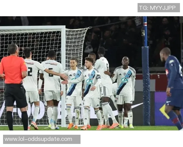 中超赛场惊现冷门巴黎圣日耳曼与尤文图斯战成平局乌龙球引发全场轰动