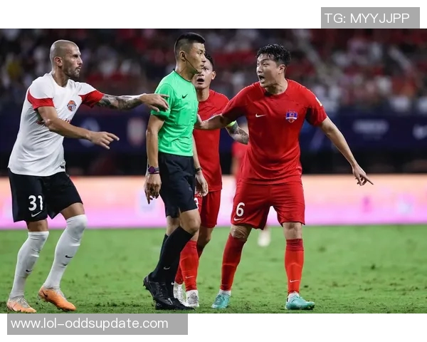 中超赛场惊现冷门里昂以一球小胜切尔西引发争议判罚讨论