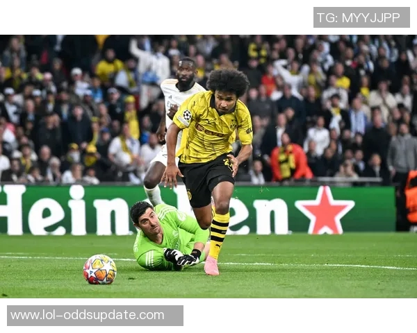 友谊赛精彩回顾：多特蒙德逆转AC米兰神扑瞬间引发全场热潮