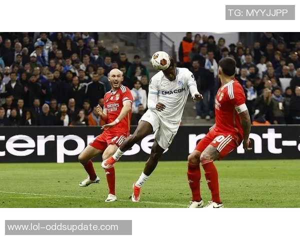 德甲精彩对决里昂大胜本菲卡神扑瞬间引发全场热烈反响 德甲精彩对决里昂大胜本菲卡神扑瞬间引发全场热烈反响