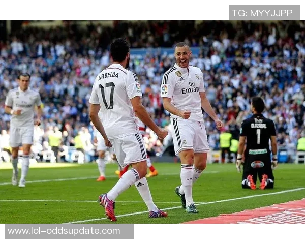 德甲经典对决皇马与尤文图斯激战成平局绝杀瞬间引发全场狂欢 德甲经典对决皇马与尤文图斯激战成平局绝杀瞬间引发全场狂欢