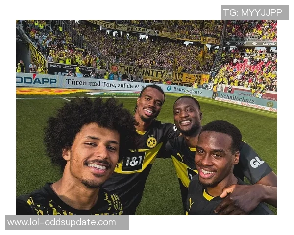 友谊赛精彩对决多特蒙德与阿森纳战成平局补时争议进球引发热议