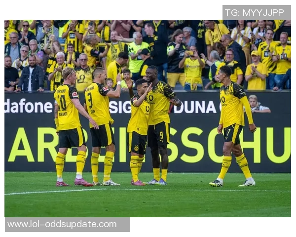 德甲惊现冷门多特蒙德与波尔图战成平局引发全场热议