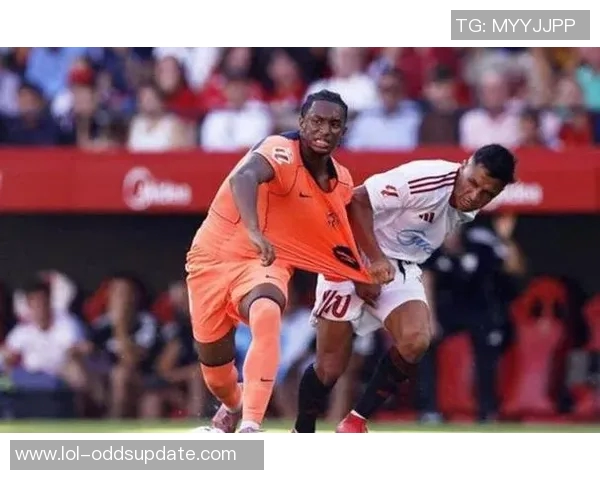 中超赛场惊现冷门巴萨与里昂激战成平局引发热议